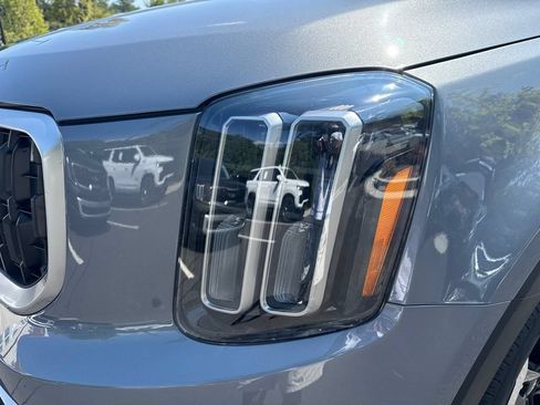 Used 2024 Kia Telluride EX w/ EX Captain's Chair Package FWD image 9