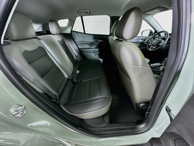 Used 2025 Chevrolet Trax ACTIV w/ Driver Confidence Package FWD image 9