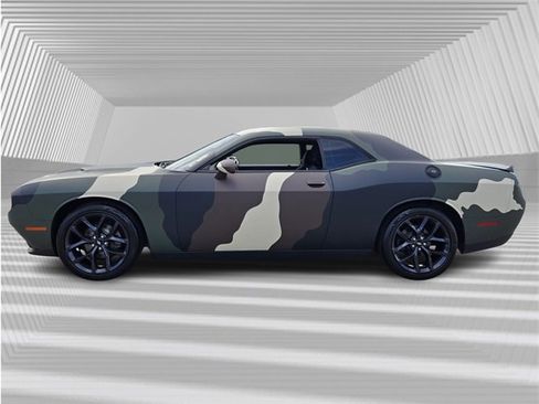 Used 2019 Dodge Challenger SXT w/ Blacktop Package image 2