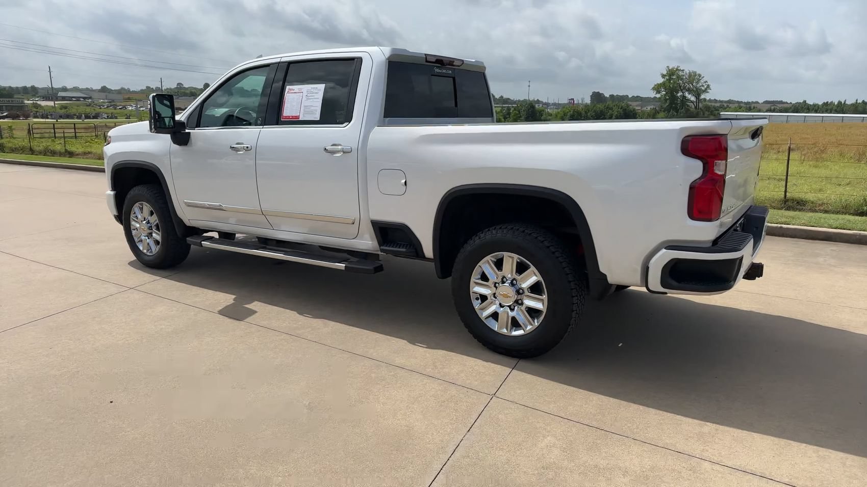 Used 2024 Chevrolet Silverado 2500 High Country w/ Technology Package AWD/4WD image 5