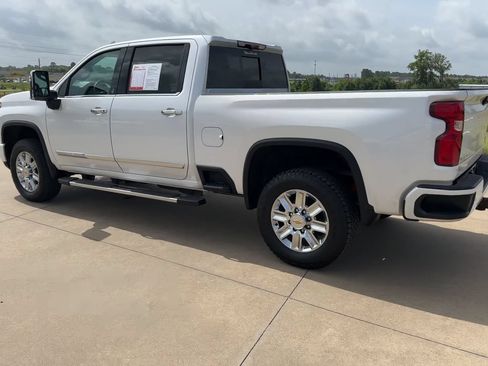 Used 2024 Chevrolet Silverado 2500 High Country w/ Technology Package AWD/4WD image 5