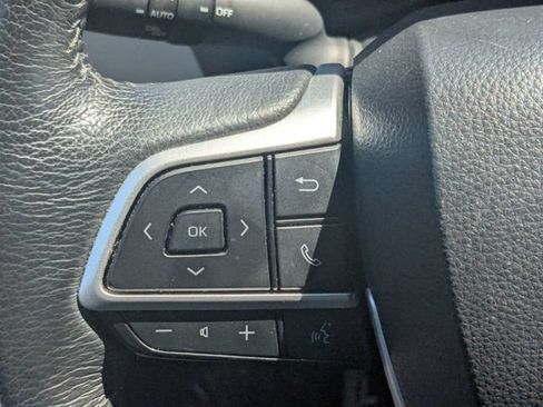 Used 2024 Toyota Sienna XLE FWD image 25