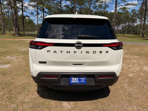 Used 2025 Nissan Pathfinder SV FWD image 4