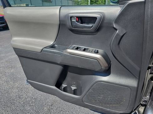 Used 2022 Toyota Tacoma SR5 w/ Technology Package RWD image 28