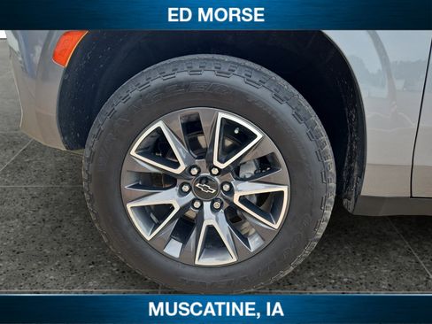 Used 2022 Chevrolet Suburban Z71 w/ Luxury Package AWD/4WD image 9