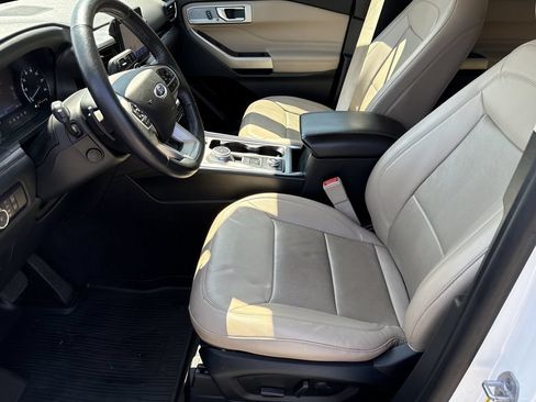 Used 2021 Ford Explorer Limited w/ Equipment Group 301A AWD/4WD image 9