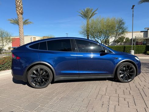 Used 2017 Tesla Model X 75D image 4