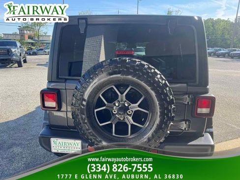 Used 2025 Jeep Wrangler Willys image 7