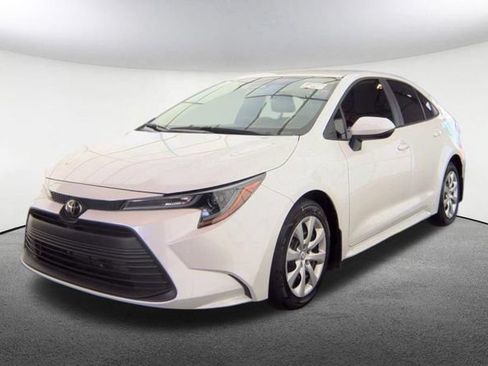 Used 2026 Toyota Corolla LE FWD image 2