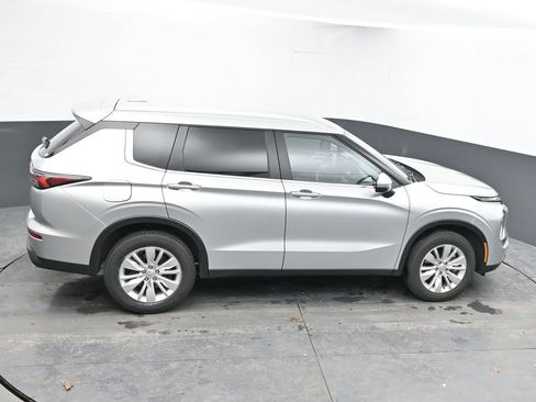 Used 2025 Mitsubishi Outlander ES image 41