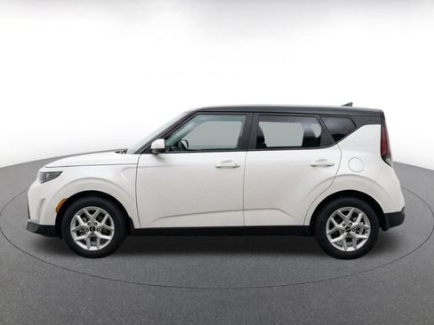Used 2025 Kia Soul LX w/ LX Technology Package FWD image 4