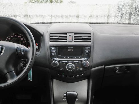 Used 2005 Honda Accord EX image 13
