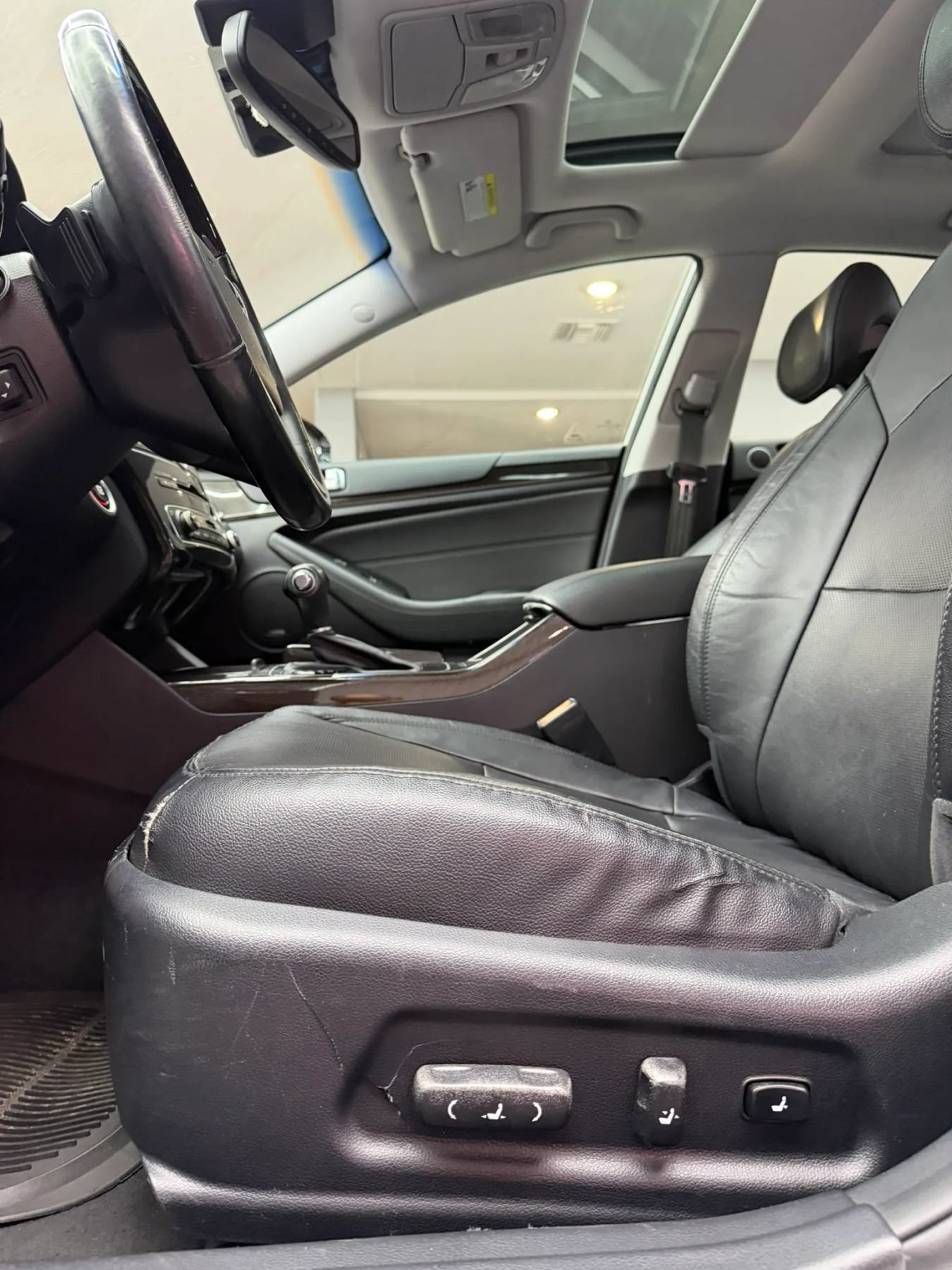 Used 2015 Kia Cadenza Premium w/ Technology Package FWD image 12