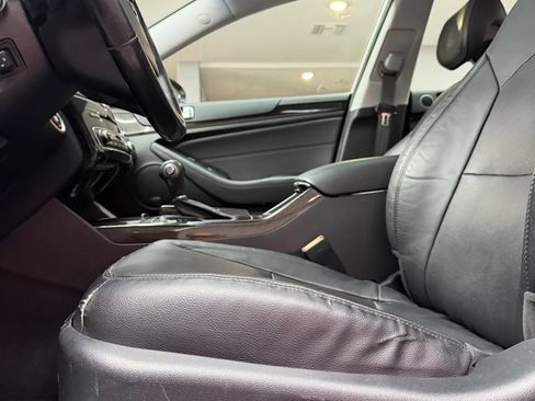 Used 2015 Kia Cadenza Premium w/ Technology Package FWD image 12