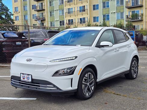 Used 2023 Hyundai Kona SE FWD image 3