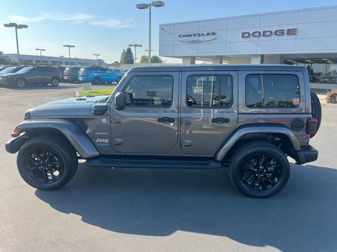 Used 2022 Jeep Wrangler Unlimited Sahara AWD/4WD image 23