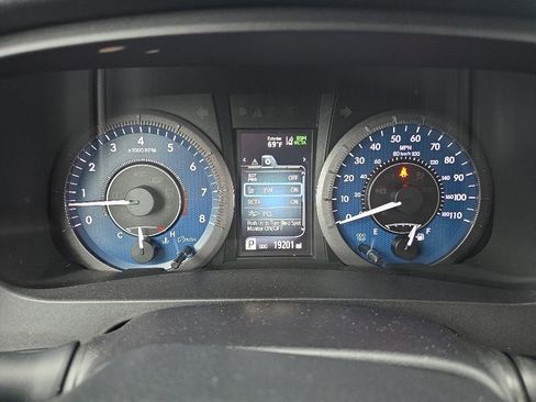 Used 2020 Toyota Sienna Limited Premium FWD image 4