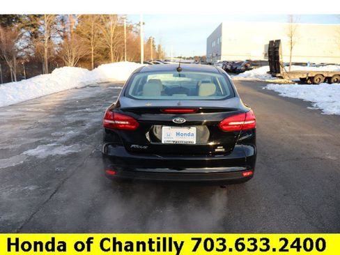 Used 2018 Ford Focus SE w/ SE Appearance Package image 6