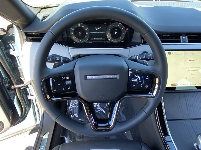 Used 2026 Land Rover Range Rover Evoque Dynamic SE AWD/4WD image 7