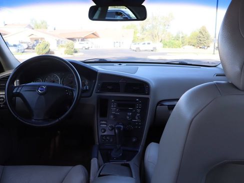 Used 2004 Volvo S60 2.5T AWD/4WD image 16