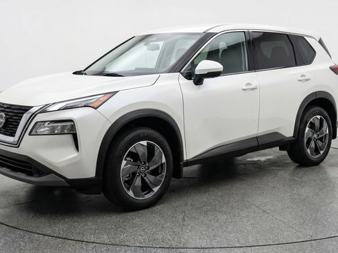 Used 2025 Nissan Rogue SV FWD image 3