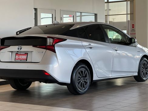 Certified 2021 Toyota Prius LE image 4