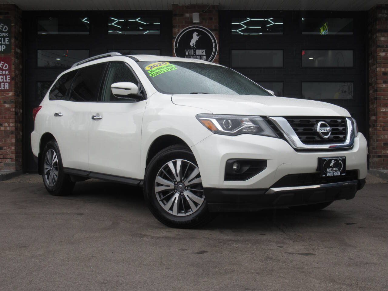 Used 2020 Nissan Pathfinder SV AWD/4WD image 1