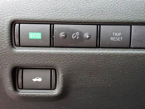 Certified 2024 Nissan Sentra SV FWD image 25