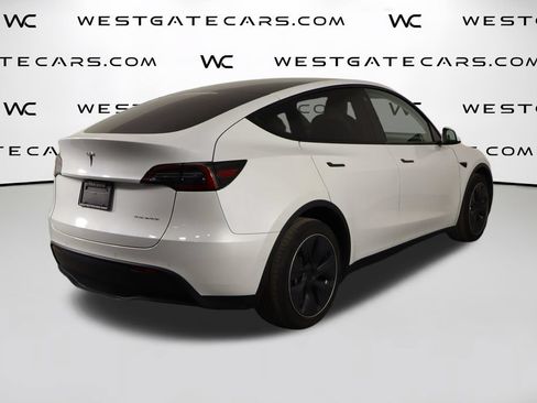Used 2022 Tesla Model Y Long Range AWD/4WD image 46