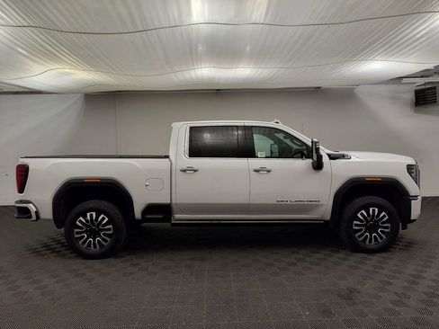 Used 2024 GMC Sierra 3500 Denali Ultimate AWD/4WD image 8