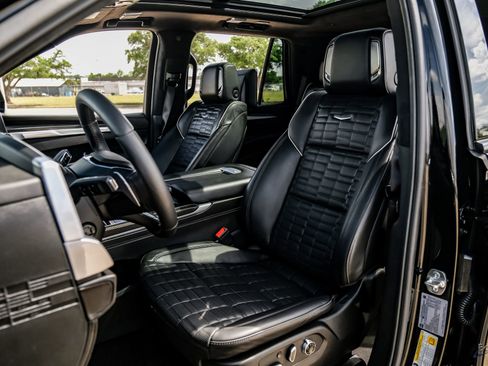 Used 2025 Cadillac Escalade V AWD/4WD image 37