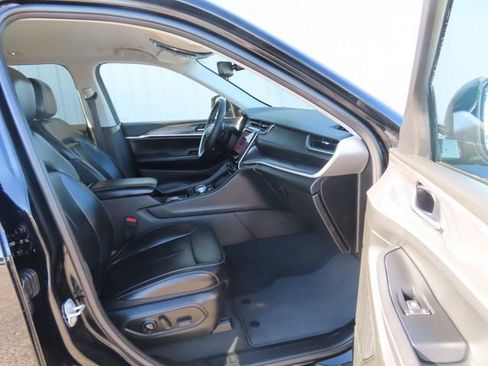 Used 2023 Jeep Grand Cherokee Limited w/ Trailer Tow Prep Group (B) AWD/4WD image 25