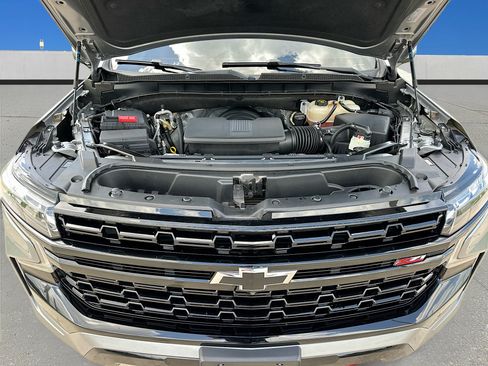 Used 2023 Chevrolet Tahoe Z71 w/ Luxury Package AWD/4WD image 32