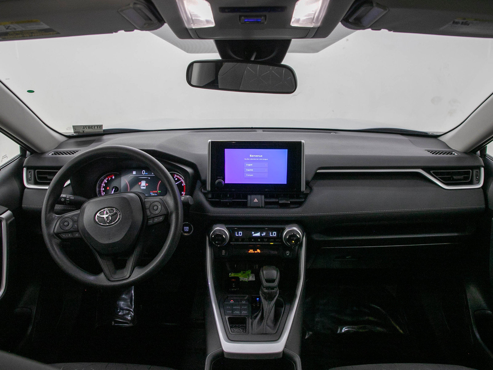 Used 2024 Toyota RAV4 XLE AWD/4WD image 15