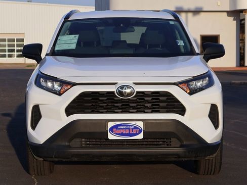 Used 2021 Toyota RAV4 LE FWD image 8