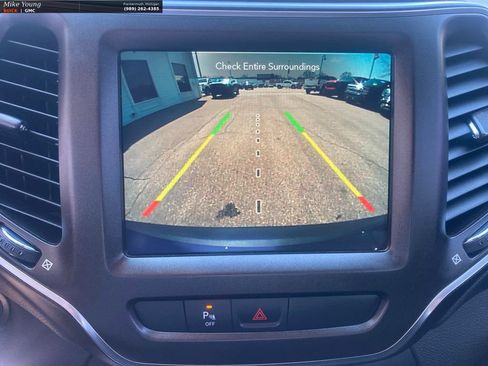 Used 2020 Jeep Cherokee Trailhawk w/ Comfort & Convenience Group image 26