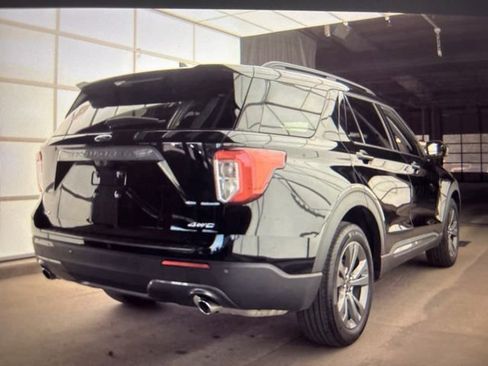 Used 2024 Ford Explorer XLT w/ Equipment Group 202A AWD/4WD image 22