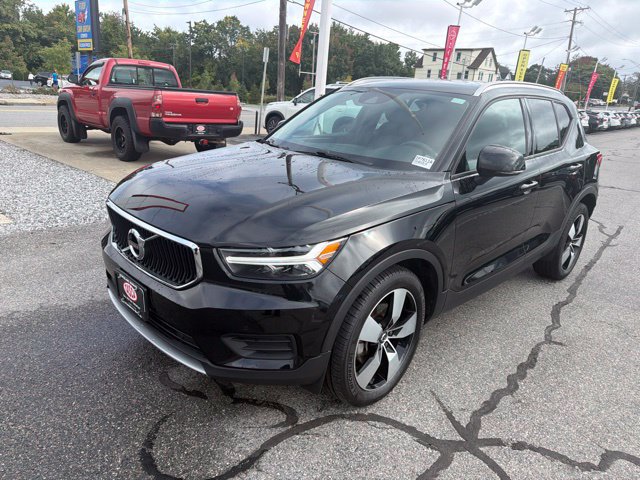 Used 2020 Volvo XC40 T5 Momentum AWD/4WD image 1