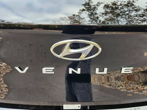 Certified 2024 Hyundai Venue SEL image 17