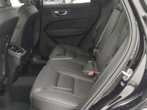 Used 2025 Volvo XC60 B5 Ultra image 19