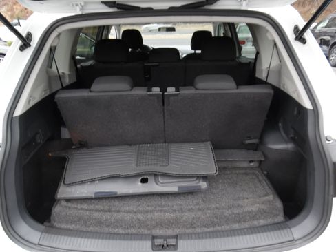 Used 2018 Volkswagen Tiguan S image 24
