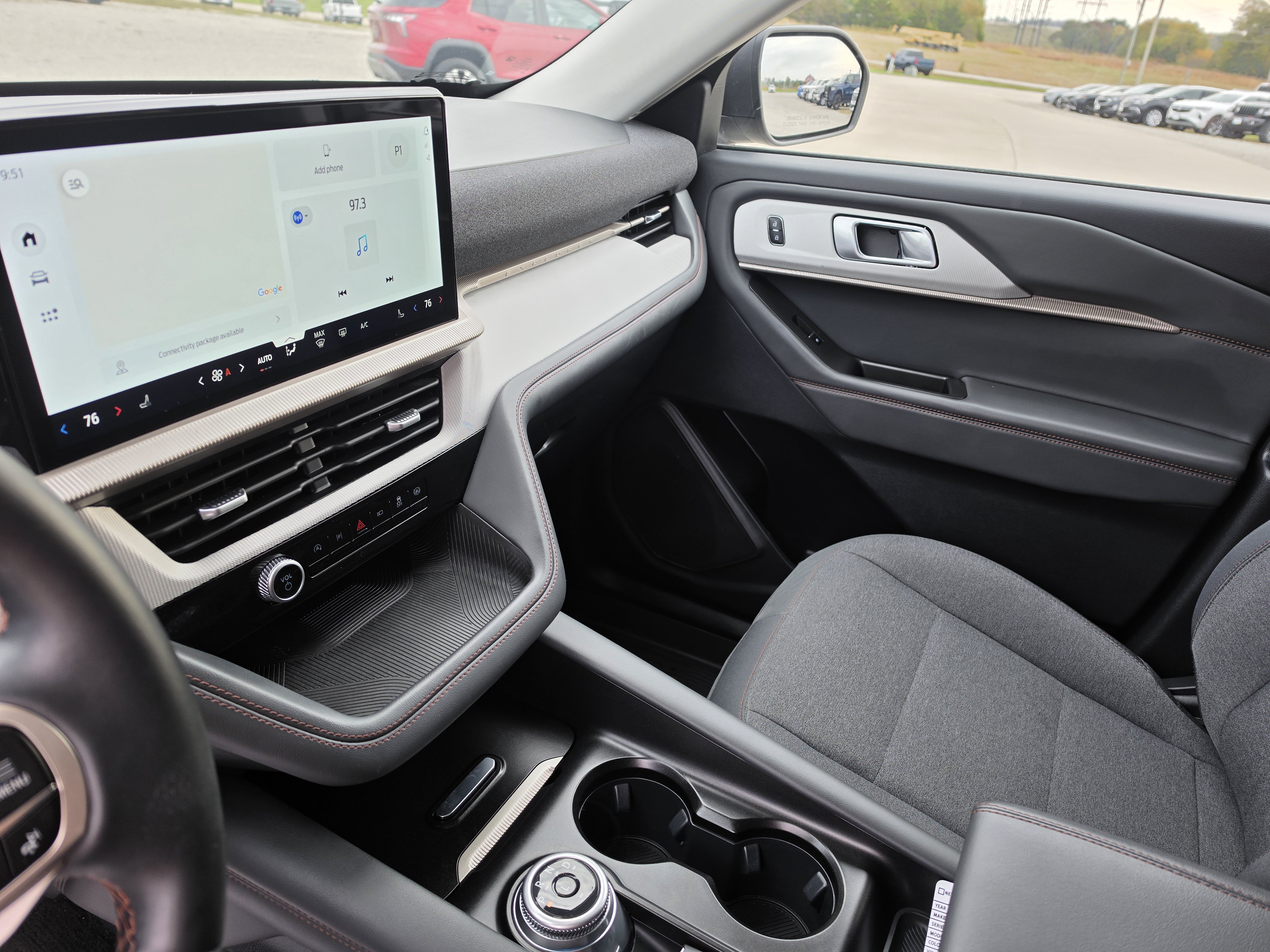 Used 2025 Ford Explorer Active AWD/4WD image 11