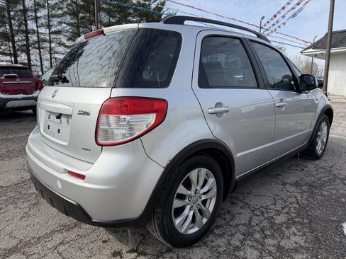 Used 2013 Suzuki SX4 Premium image 5