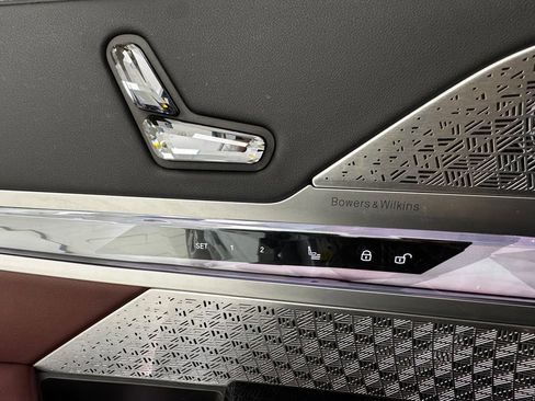 Used 2023 BMW 760i xDrive w/ Executive Package image 30