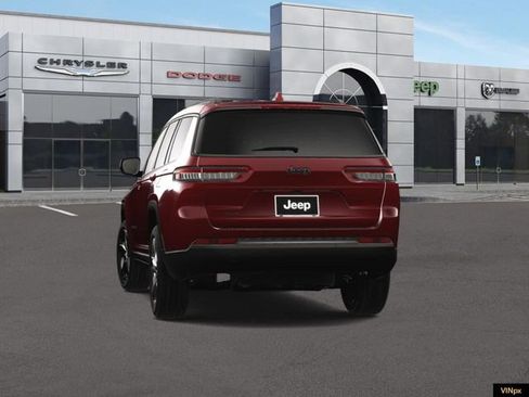 Used 2024 Jeep Grand Cherokee L Altitude AWD/4WD image 13