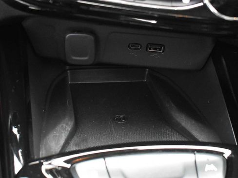 Used 2025 Chevrolet Trax ACTIV w/ Sunroof Package image 21