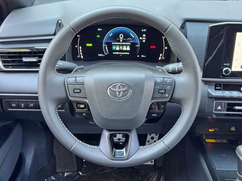 Used 2025 Toyota Camry SE FWD image 18