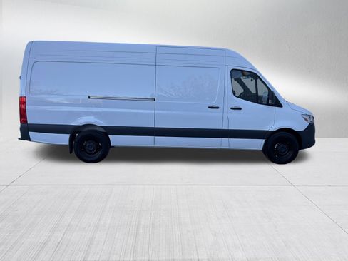 Used 2025 Mercedes-Benz Sprinter 2500 image 5