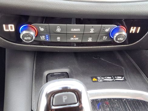 Used 2021 Buick Enclave Avenir w/ Avenir Technology Package image 19