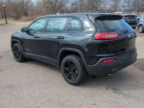 Used 2014 Jeep Cherokee Sport image 6